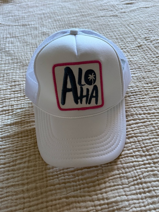friday feeling Accessories - White Trucker Hat with Pink-Trim 'Aloha' Patch
